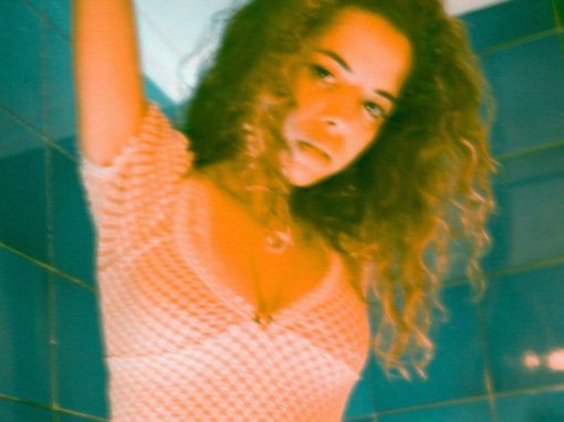Nilufer Yanya Crash video Molly Daniel