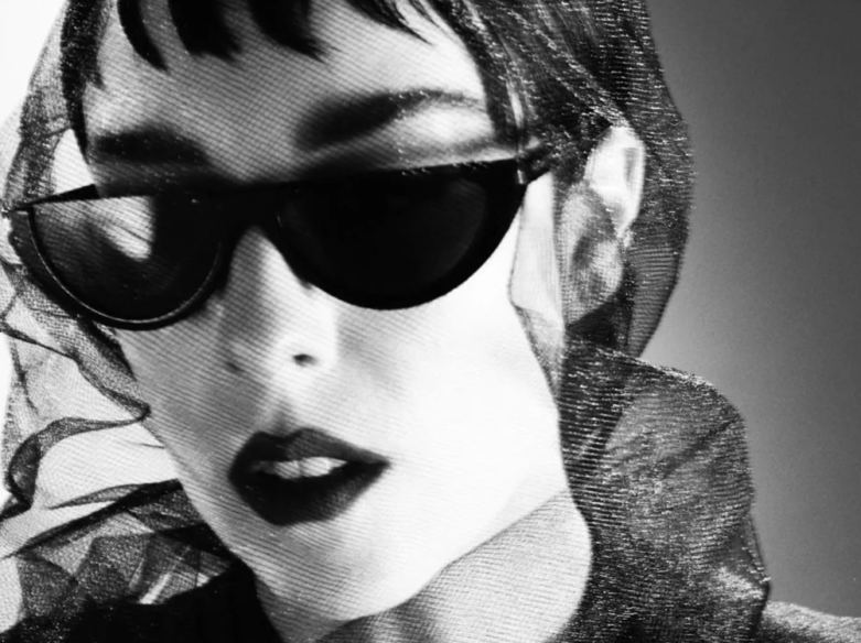 Allie X Bon Voyage Girl With No Face Deluxe