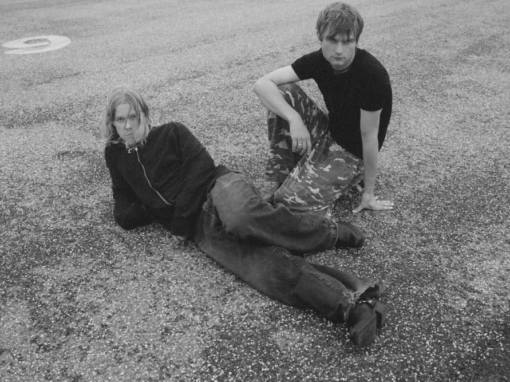 A Good Year debut album Play Escho Back of a car video